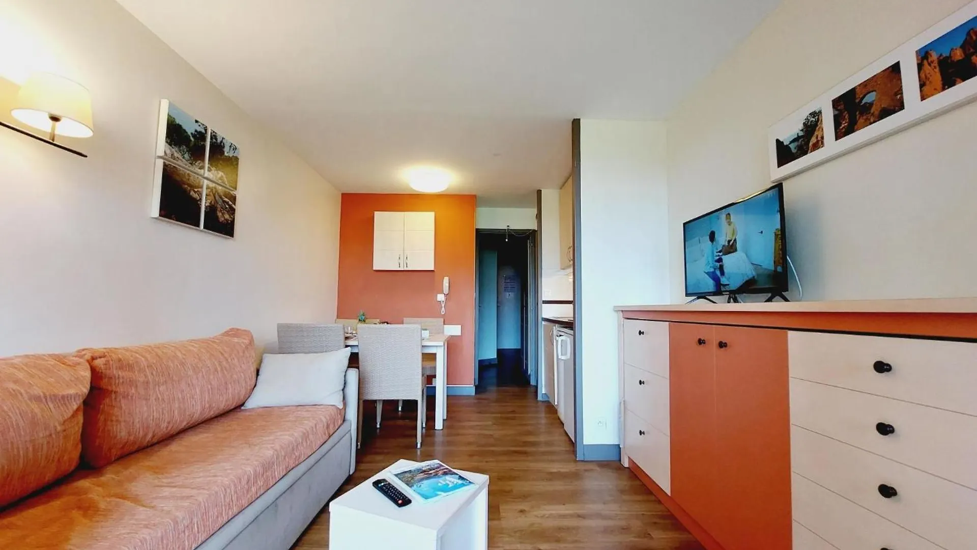 Saint-Raphaël Apartment Village Cap Esterel - Le Belvedere-18 By Interhome 0*,  צרפת